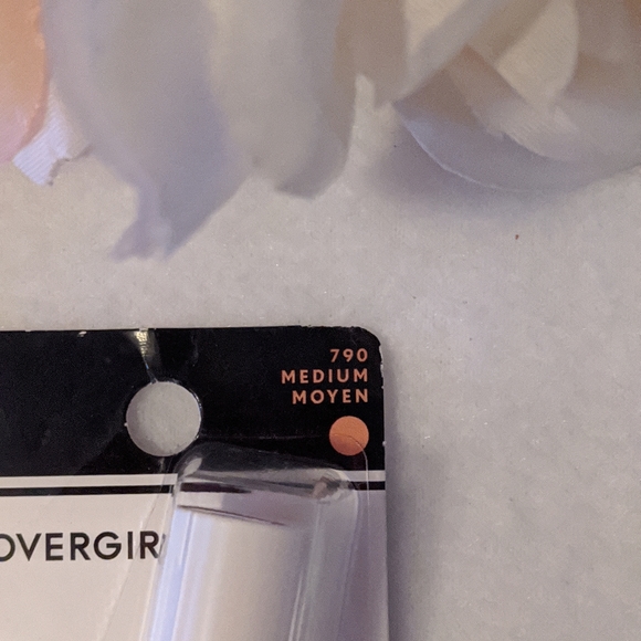 Covergirl Vitalist healthy concealer #790 - Picture 2 of 3